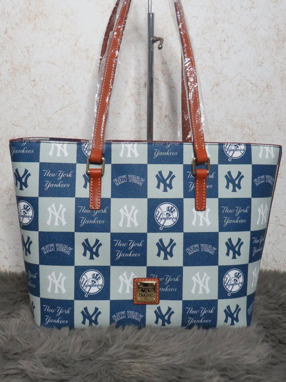 Dooney & Bourke MLB New York Yankees Zip Tote (Navy)